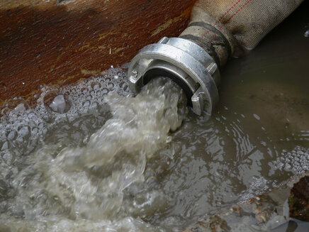 GH Schläuche können als provisorische Abwasserleitungen / Wasserleitungen bei Rohrbrüchen oder Kanalsanierung eingesetzt werden | © GH